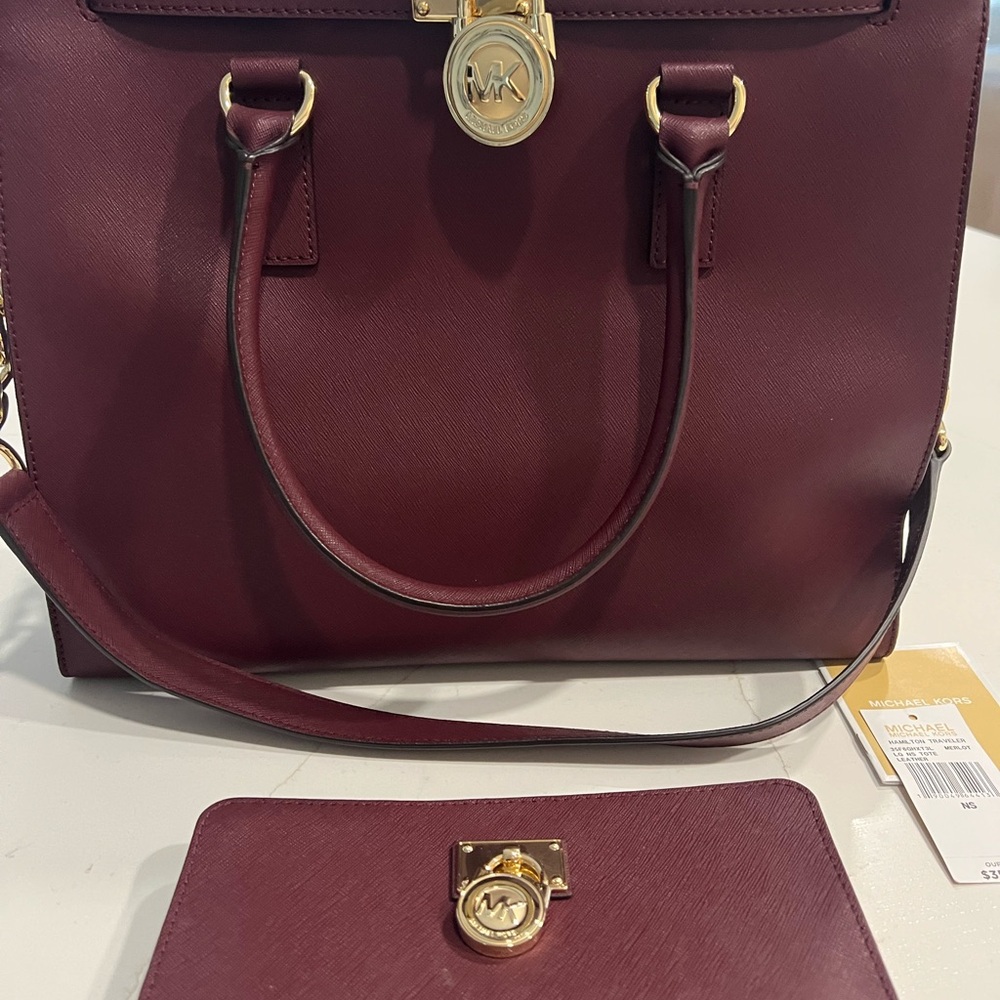 Michael Kors Hamilton, travel purse and wallet.